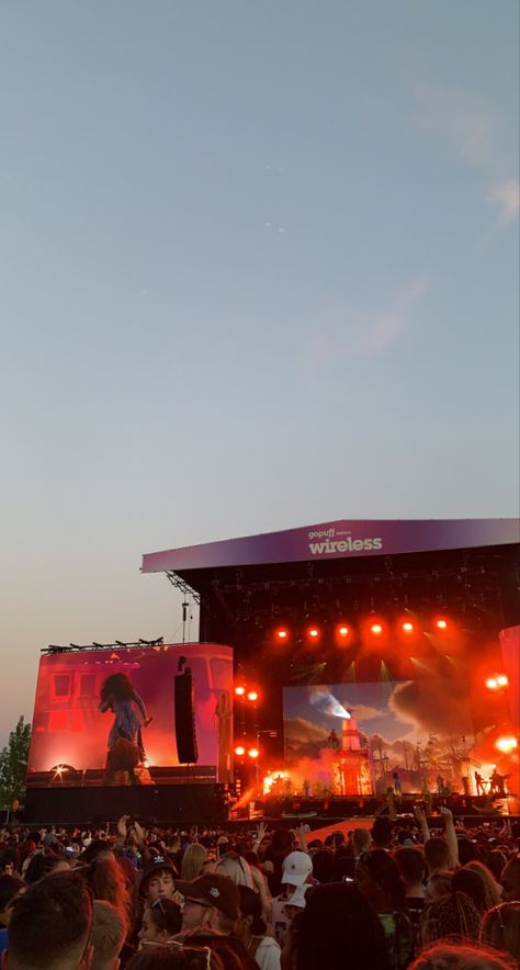 SZA performing at wireless 2022 Sza Performing, Sza Music, Wireless Festival, Ibiza Travel, Life Vision Board, Concert Aesthetic, Dream Concert, Summer Concert, College Fun