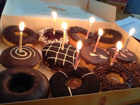 J.co doughnut for replacing birthday cake. simple idea ❤️ Birthday Cake Replacement Ideas, Cake Replacement Ideas, Birthday Cake Simple, Birthday Snap, Doughnut Birthday, Cake Simple, 18th Birthday Cake, Birthday Wishes Messages, Rangoli Designs Flower