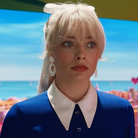 Barbie Movie Margot Robbie, Barbie Bangs, Margrot Robbie, Margot Robbie Hair, Barbie Margot Robbie, Margot Robbie Movies, Brunette Bangs, Barbie 2023, Shaggy Long Hair