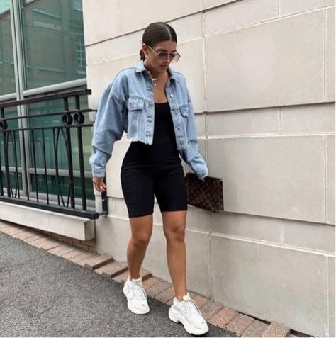 Black Capsule Wardrobe, Disney Outfits Women, Outfit Elegantes, Outfits Con Jeans, Biker Outfit, Summer Shorts Outfits, Looks Street Style, Causual Outfits, Athleisure Outfits