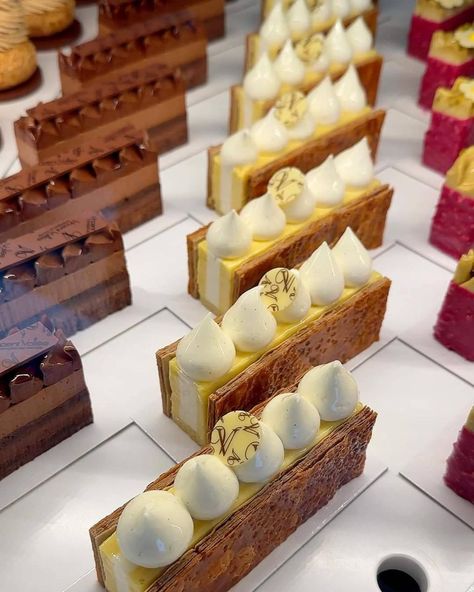 Puff Pastry Mille Feuille, Chocolate Mille Feuille, Lemon Mille Feuille, Milfeuille Dessert, Millefeuille Photography, Pastry Shop, Pastry