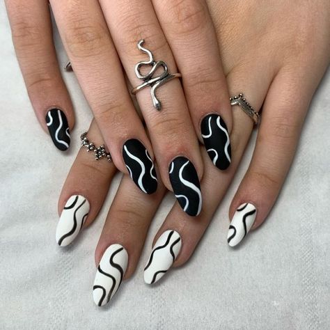 Black and White Almond Nails Round Stiletto Nails, White And Black Nail Ideas, Black And White Nail Ideas, Nail Art Noir, Black Nail Ideas, White Nail Ideas, White Almond Nails, Black And White Nail, Feather Nails