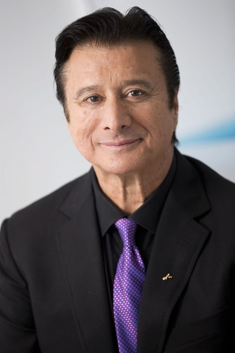 HAPPY 72nd BIRTHDAY to STEVE PERRY!! 1/22/21 Born Stephen Ray Perry, American singer and songwriter. He is best known as the lead singer of the rock band Journey during their most commercially successful periods from 1977 to 1987, and again from 1995 to 1998. Perry also had a successful solo career between the mid-1980s and mid-1990s, made sporadic appearances in the 2000s, and returned to music full-time in 2018. Journey Albums, Journey Music, Singing In The Car, Journey Steve Perry, Steve Perry, Rock Songs, Lead Singer, American Singers, Singer Songwriter