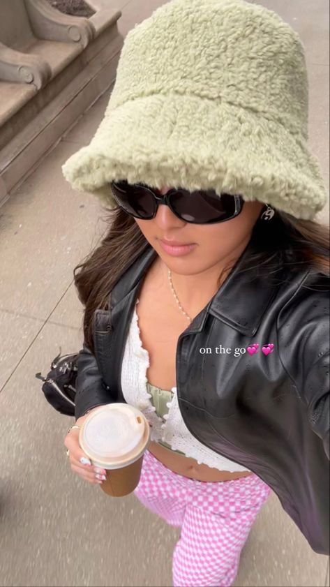 Bucket Hat And Sunglasses Outfit, Bucket Hat Sunglasses, Fit Check Insta Story, Outfit Check Instagram Story, Bucket Hat Selfie, Fluffy Bucket Hat Outfit, Instagram Story Outfit, Hat Selfie, Matcha Coffee