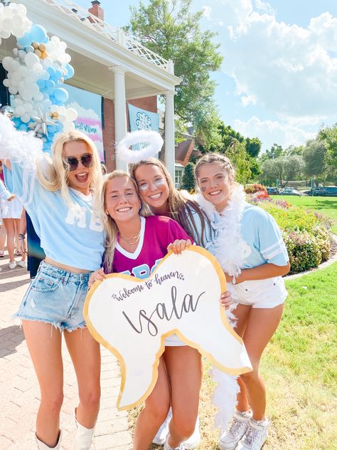 Phi Mu Bid Day Themes, Pi Phi Bid Day Themes, Dphie Bid Day, Bid Day Picture Ideas, Pi Phi Bid Day, Bid Day Themes Pi Phi, Big Lil, College Game Days, Pi Phi