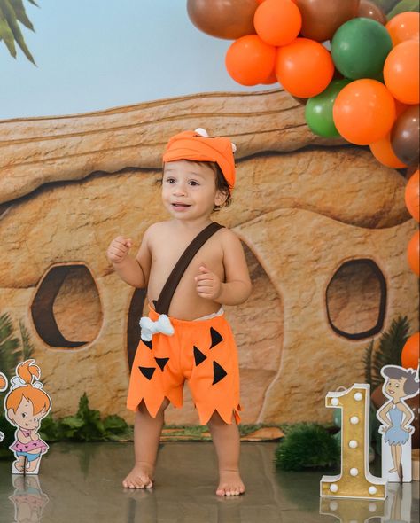 Bambam 
Ensaio fotográfico 
Smash the cake Bam Bam First Birthday Theme, Bam Bam Flintstones Party, Bam Bam Cake, Bam Bam Flintstones, Flintstones Party, Pebbles And Bam Bam, Cake Smash Theme, Baby Birthday Themes, Smash The Cake