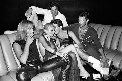 A Brief Architectural History of Nightclubs,A scene from a couch in New York’s legendary Studio 54 in 1979. Image Courtesy of Bill Bernstein Paradise Garage, Jerry Hall, Nightclub Design, Disco Club, Vitra Design Museum, Four People, Disco Era, Night Fever, Disco Dance