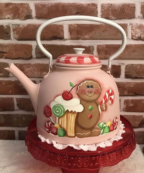 Teapot Crafts, Wine Bottle Crafts Christmas, Painted Teapot, Tea Crafts, Gingerbread Crafts, Gingerbread Decorations, Hot Cocoa Bar, Christmas Gingerbread House, Navidad Christmas