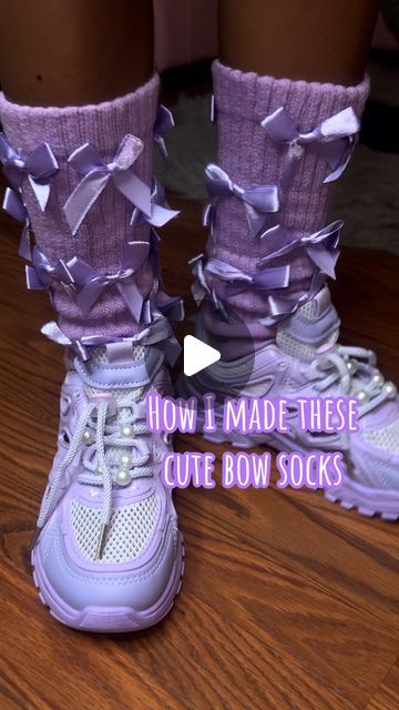 𝗢𝗳𝗳𝗶𝗰𝗶𝗮𝗹 𝗣𝗮𝗴𝗲 𝗼𝗳 𝗕𝗿𝗮𝗱𝗹𝗲𝘆𝗝𝗮’𝗹𝗲✨ on Instagram: "Super cute, easy to make socks for mom or babygirl 😍💜💜💜 would you make these ? If so, what color ?   Bows & glue used are linked in @bradleyandbritnee Amazon Favorites (in her bio)" Sock Decorating Ideas, Junk Socks Diy, Crazy Sock Day Ideas, Charm Socks, Junk Socks, Sock Ideas, Senior Jeans, Shoes Game, Idea Box