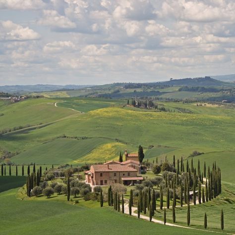 Lone Wanderer, Illinois Chicago, Nature Mountains, Vacation Usa, Italy Aesthetic, Chateau France, 수채화 그림, Italian Summer, Northern Italy