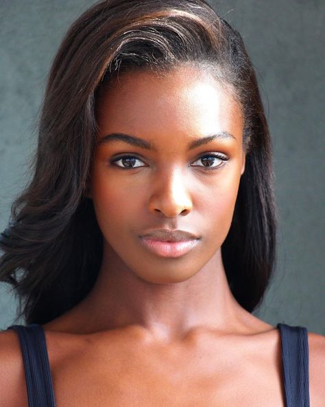 Leomie Anderson, Green Jumper, Green Jumpers, Model Profiles, Pretty Face, Beautiful Creatures, Mint Green, Black Women, Jumper