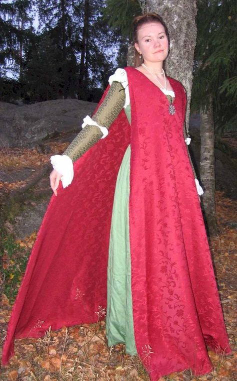 Tabard Pattern Medieval, Florentine Gown, 15th Century Fashion, Italian Dresses, French Dresses, Once Upon A Mattress, Dress Up Storage, Medieval Dresses, Sca Garb