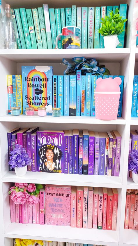 Colorful Bookshelves, Pink Bookshelves, Blue Bookshelves, Colorful Bookshelf, Minimalist Bookshelves, Bookshelf Inspiration, Purple Books, Dream Library, Bookshelf Organization