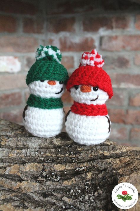 The Little Snowman Free Crochet Pattern by Laura Jaworski (@bugburrypond) ⛄ Crochet Mini Snowman, Crochet Snowman Free Pattern, Laura Jaworski, Mini Snowman, Small Snowman, Christmas Crochet Patterns Free, Tree Cottage, Ornament Template, Crochet Snowman