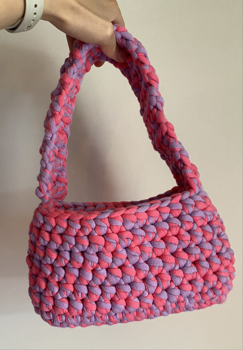 Tshirt yarn bag pattern Yarn Bag Pattern, Purple Crochet Bag, Tshirt Yarn Bag, Tshirt Yarn Crochet, Pink And Purple Crochet, Crochet Store, Tshirt Yarn, Bag Crochet Pattern, Purple Crochet