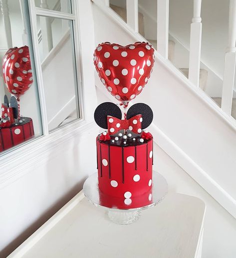 Baking Brunette on Instagram: “I was so excited when Rach asked me to make a Minnie mouse themed cake for her daughter she also mentioned it was part of a suprise as they…” Minnie Mouse Cake Decorations, Birthday Cake Red, Cakes Disney, Mickey Birthday Cakes, Minnie Mouse Birthday Cake, Mickey Cake, Cake Designs For Girl, Mouse Birthday Cake