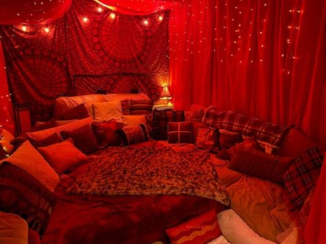 20 People Who Created Their Own Paradise on Earth Bedroom Red, Red Rooms, Paradise On Earth, Dream Room Inspiration, House Room, Cozy Room, Room Inspiration Bedroom, Room Ideas Bedroom, Dream Rooms