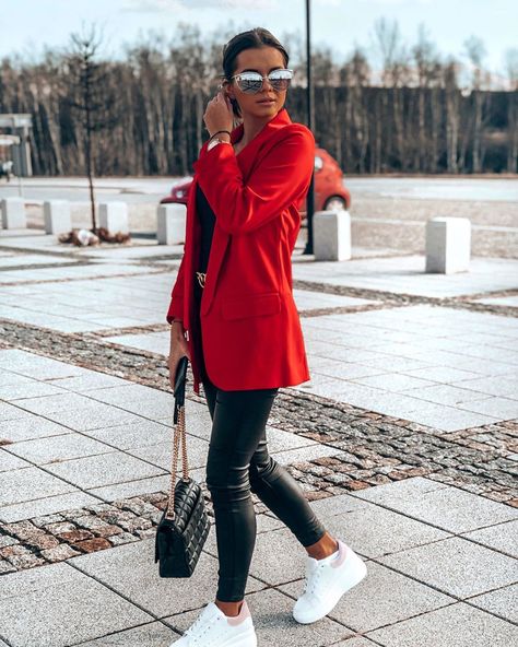 𝐌 𝐀 𝐑 𝐓 𝐀 no Instagram: “Classy red❤️ Blazer: @magneticsklep 👉🏽 szewczix15👉🏽15%off Shoes: @deezeeshoes . . . #classy #redblazer #polishgirl #brunette #whiteshoes…” Mcqueen Sneakers Outfit Women, Alexander Mcqueen Sneakers Outfit, Sneaker Outfits Women, Stylish Lady, Ootd Women, Mcqueen Sneakers, Alexander Mcqueen Sneakers, Red Blazer, Todays Outfit