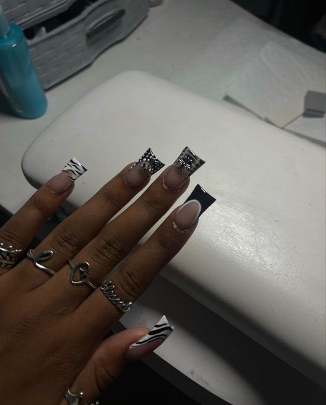 French Tip Square Nail Designs, Black Nails Ideas Black Women, Black French Tip Nails Ideas, Mcbling Trashy Y2k Nails, Nails Acrylic For Black Women, Short Acrylic Nails Black Women, Black On Black Nails, Nail Maintenance, Punk Nails