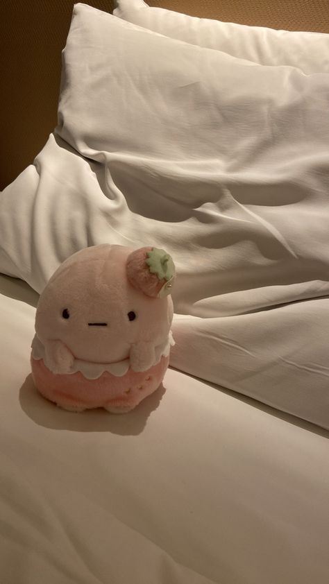 Sanrio Plush Wallpaper, Summiko Gurashi Plushies, Sumiko Gurashi Plush, Sumiko Gurashi Wallpaper, Sumikko Gurashi Wallpaper, Plushie Wallpaper, Plush Wallpaper, Plushie Aesthetic, Sumikko Gurashi Plush