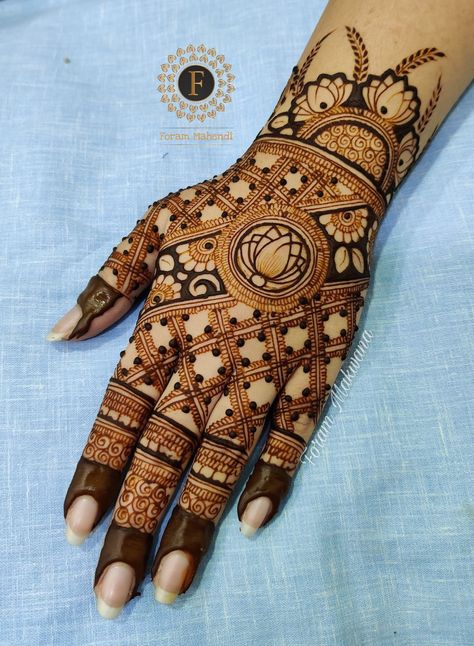 Simple And Beautiful Mehndi Designs, Mehndi Designs For Back Hand, Mehndi Designs For Back, Peacock Mehndi Designs, Beautiful Mehndi Designs, Hand Mehndi Designs, Back Hand Mehndi, Designs Mehndi, Mehndi Designs Bridal Hands