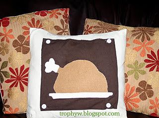 turkey panel pillow - use buttons to make the panel interchangeable for seasons/holidays/etc Interchangeable Pillow Panels, Diy Fall Pillows No Sew, Black And White Thanksgiving Pillows, Thanksgiving Pillow Covers, Thanksgiving Pillow Covers Outdoors, Happy Fall Y'all, Happy Fall, Pillow Pattern, Throw Pillows