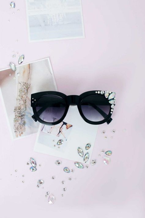 Bedazzled Sunglasses, Sunglasses Diy, Embellished Sunglasses, Stone Diy, Diy Tie, Studio Diy, Custom Sunglasses, Stones Diy, Slow Dance