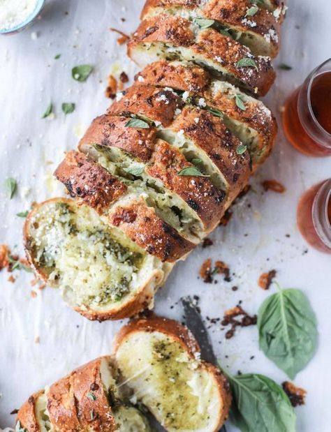 Cheesy Stuffed Pesto Garlic Bread #cheesystuffedbread #garlicbread How Sweet Eats, Dinner Rolls, Garlic Bread, I Love Food, Appetizer Snacks, Savoury Food, Food Inspiration, Love Food, Pesto