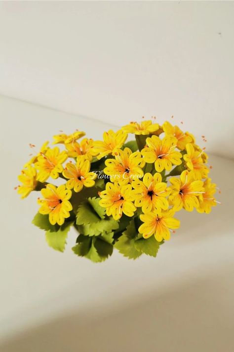 Cute yellow flowers (handmade with pipe cleaners) Artificial Floral Centerpieces, The Color Yellow, Pipe Cleaner Flowers, Table Flower Arrangements, Sunny Vibes, Diy Pipe, Pipe Cleaner Crafts, Wire Flowers, 3d Pen