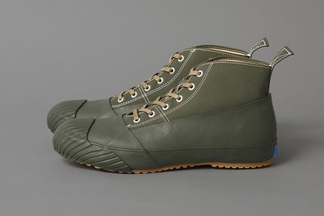 STUSSY Livin’ GENERAL STORE x MoonStar Release the GS Rain Shoes in “Fatigue Green” Sneakerhead Fashion, Shoe Design Sketches, Stylish Men Casual, Rain Shoes, Mens Haircuts Fade, Streetwear Shop, Green Sneakers, Waterproof Shoes, Free Range