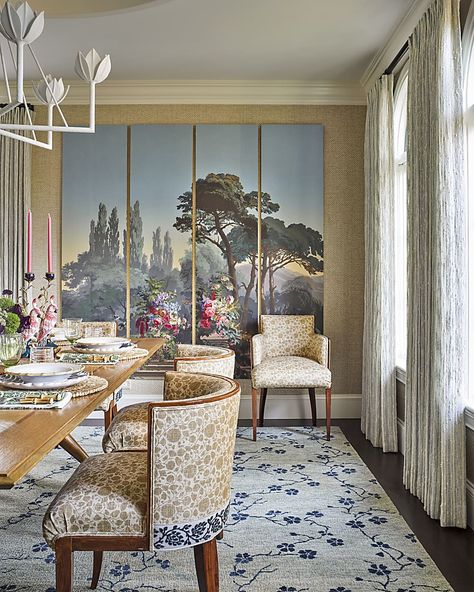 The Right Way to Lay Out Your Dining Room: 5 Formulas Interior Designers Rely On Chinoiserie Interior Design, Chinoiserie Dining Room, Dining Room Paneling, Chinoiserie Interior, Interior Design Advice, Design Advice, Boho Wall Art, Chinoiserie, House Tours