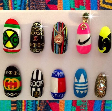 Hip hop nails Très She talons 90s Hip Hop Nails, 80s Shoes Women Hip Hop, Wu Tang Nails, Wu Tang Clan Nails, Creative Nails Designs, Hip Hop Nails, Nails Fire, Vogue Nails, Music Nails