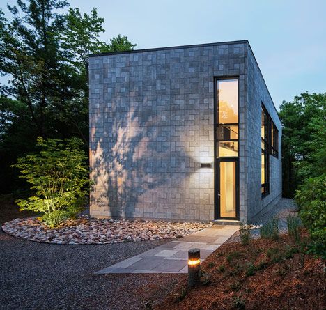 Chelsea Hill House  by Kariouk Associates Cinder Block House, Concrete Block House, A Modern House, Concrete Houses, Concrete Home, Narrow House, Concrete House, Loft House, Brick Facade