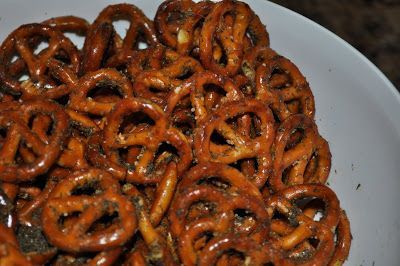 Beth's Favorite Recipes: Seasoned Pretzels using Orville Redenbacher oil Dips Party, Ranch Pretzels, Popcorn Oil, Seasoned Crackers, Seasoned Pretzels, Pretzel Recipe, Pretzel Snacks, Buffalo Wing, Pretzels Recipe