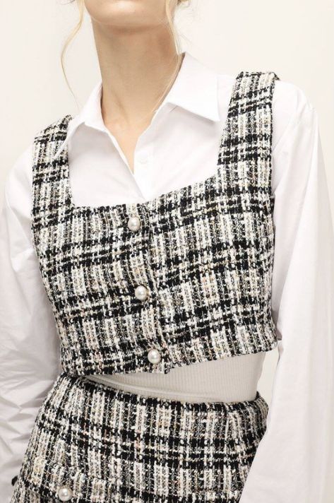 #suittrend #suitdress #suitdesign #work #workoutfitswomen Tweed Top Outfit, Tweed Suit Women, Tweed Cropped Jacket, Tweed Crop Top, Fashion Dream Job, Tweed Top, Tweed Skirt, Women's Jackets, African Design Dresses