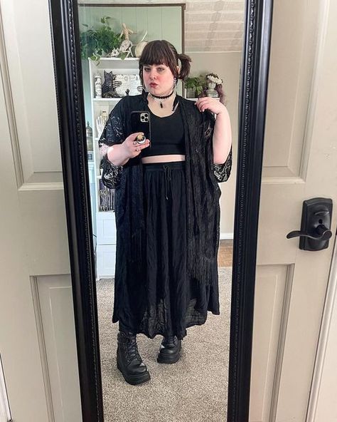 Plus Size Witchy Outfits Casual, Plus Size Emo Fashion, Summer Goth Outfits Plus Size, Witchy Outfits Casual, Alternative Summer Outfits, Alt Winter Outfits, Plus Size Emo, Plus Size Witchy Outfits, Goth Outfits Plus Size