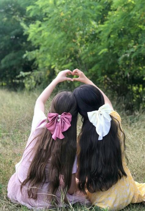 Besties Dp Profile Pictures, Bff Images, Besties Pictures, Best Friends Forever Images, Sisters Photoshoot Poses, Diy Photo Book, Sister Poses, Beautiful Profile Pictures, Sisters Photoshoot