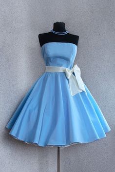 Alice in wonderland bridesmaid dress Alice In Wonderland Outfit, Best Group Halloween Costumes, Batman Adventures, Dress For Teens, Alice In Wonderland Dress, Wonderland Dress, Trendy Party Dresses, Alice In Wonderland Wedding, Olivia Grace