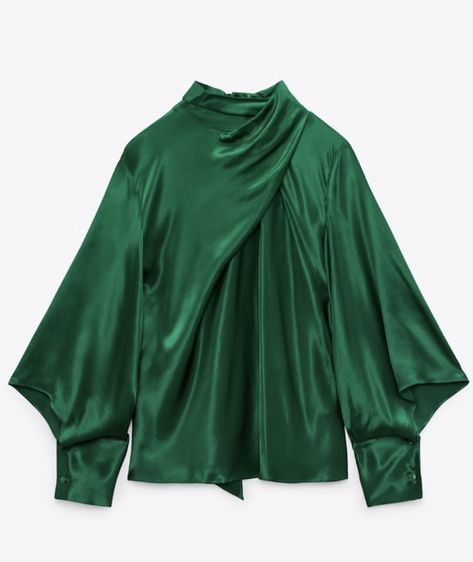 Ideal from day to evening, feom the office to the cocktail bar Zara Blouse Outfit, Green Blouse Outfit, Emerald Green Shirt, Green Couture, Satin Bow Blouse, Emerald Green Blouse, Blue Ruffle Top, Grad Outfits, Blouse Zara