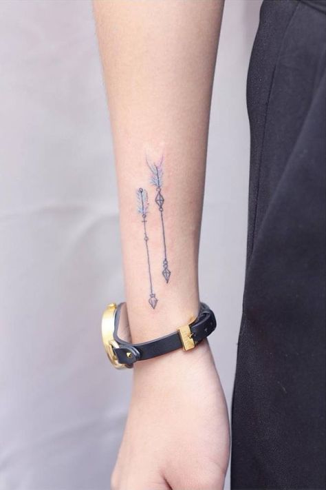 Two arrow tattoos on the right wrist. Crossed Arrow Tattoos, Watercolor Arrow Tattoo, Arrow Tattoo On Wrist, Arrow Tattoos For Women, Small Arrow Tattoos, Arrow Tattoo Design, Cool Wrist Tattoos, Wrist Tattoos For Guys, Arrow Tattoo