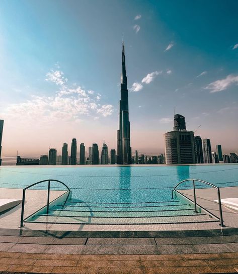 Address Sky View Dubai, Burj Khalifa Instagram, Dubai Morning View, Dubai Ideas, Plane Window View, Dubai Burj Khalifa, Captions For Instagram Posts, Plane Window, Floral Wallpaper Iphone