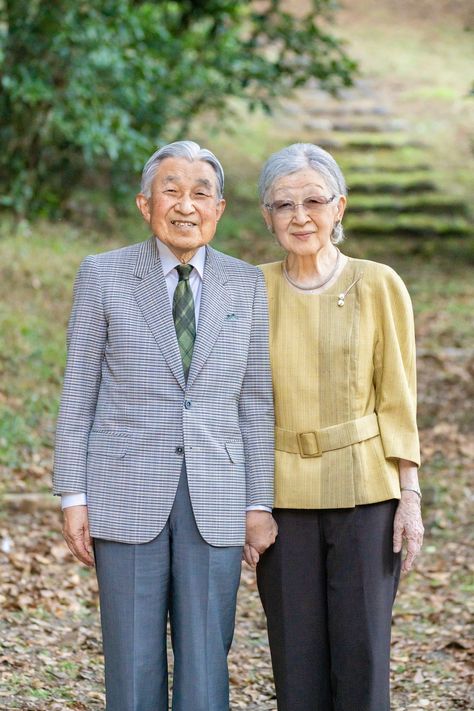 Japan Emperor, New Birthday, Fun Shots, Gentleman Style, Birthday Photos, Queen Elizabeth Ii, Elizabeth Ii, Princess Diana, Queen Elizabeth