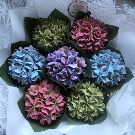 Hydrangea Cupcakes, Succulent Cupcakes, Cupcake Bouquets, Floral Cupcakes, Hydrangea Bouquet, Cupcake Bouquet, Cake Flowers, Custom Cupcakes, Flowers Ideas