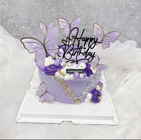 Light Purple Butterfly Cake, Lavender Colour Cake, Purple Butterfly Cake, Dj Cake, Butterfly Themed Birthday Party, 14th Birthday Cakes, Purple Cakes Birthday, Butterfly Birthday Cakes, Anime Cake