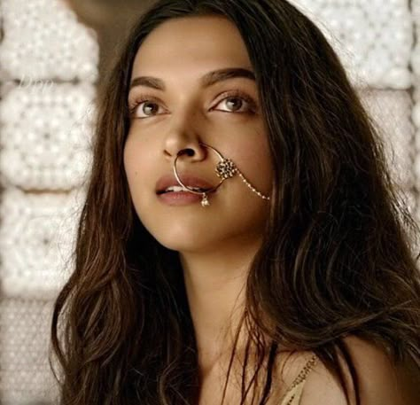 Mastani Deepika Padukone, Deepika Padukone Movies, Bajirao Mastani, Deepika Padukone Style, Vintage Bollywood, Indian Aesthetic, Lip Piercing, Princess Aesthetic, Deepika Padukone