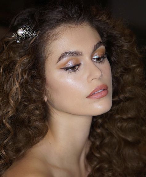 Twitter Kaia Gerber Met Gala, Kaia Jordan Gerber, Beatiful People, Ysl Beauty, Kaia Gerber, Hello Gorgeous, Wedding Beauty, Beautiful Makeup, Beauty Secrets