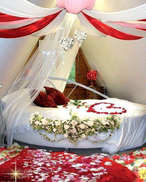 newly weds round bed in super nice bedroom- beautiful. Valentine Bedroom Decor, Wedding Night Room Decorations, Valentines Bedroom, Modern Farmhouse Style Bedroom, Romantic Room Decoration, Wedding Bedroom, Wedding Room Decorations, Romantic Bedroom Decor, Honeymoon Suite