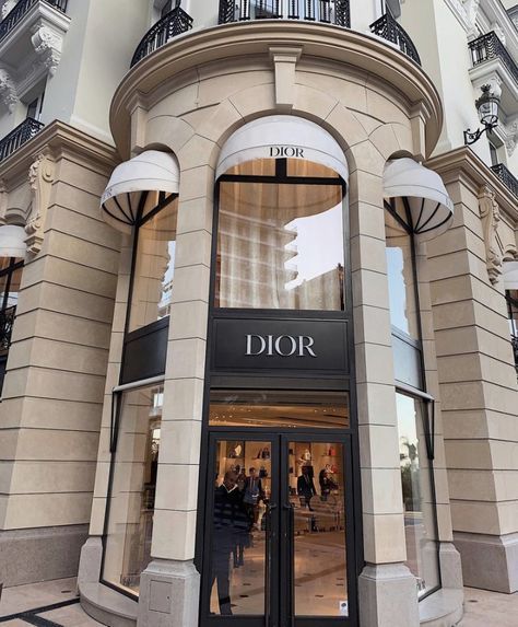 Boutique Exterior, Bridal Shop Decor, Classic Elevation, Dior Store, Home Entryway, Fancy Shop, Architecture Classic, Shop Facade, Hotel Exterior