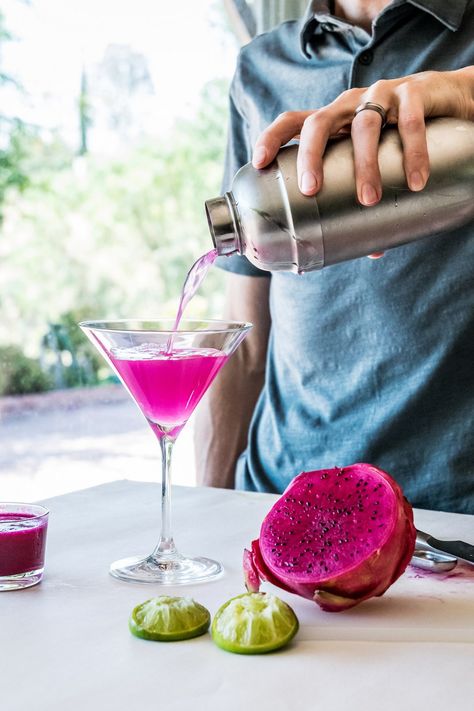 sparkling dragon fruit margaritas Fruit Wine Recipes, Dragonfruit Recipes, Fruit Margarita, Red Dragon Fruit, Acai Fruit, Refreshing Cocktail, Fruit Wine, Fruit Puree, Cocktail Drinks Recipes