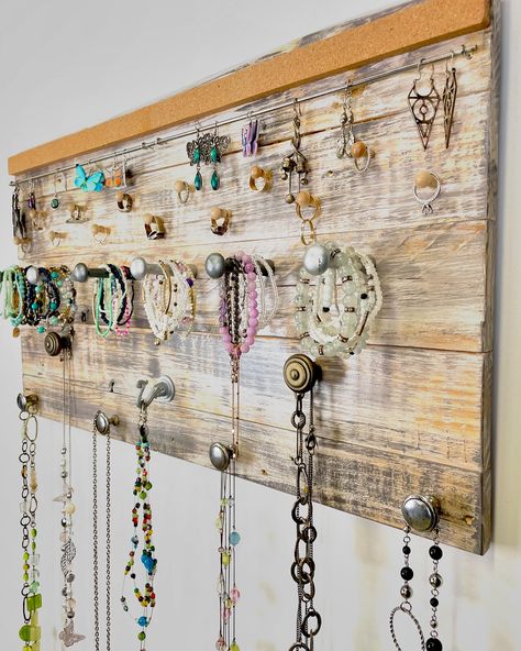 Modern and rustic wall hung jewelry display organizer. 😍 The perfect bracelet, necklace, ring, and earring holder whether they are gold, silver, vintage, or custom jewelry. 💎 Each of our designs is one of a kind and never duplicated. So, grab it now before it’s too late! 💨 Shop now by visiting our Etsy store in our bio above. 👆 Please follow us for more designs which are created regularly. 🔨 #vintagejewellery #vintagebracelets #vintagenecklace #gold #jewelrydisplay #jewelryhanger #earrings... Hanging Jewelry Display, Rustic Jewelry Display, Jewelry Display Organizer, Jewelry Rack, Jewelry Hanger, Bracelet Diamond, Hanging Jewelry, Jewellery Silver, Necklace Ring